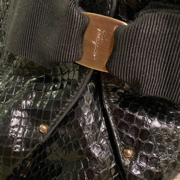 Ferragamo Miss Vara Python Bow Bag - Picture 6 of 13